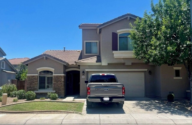 Great townhouse located in a quite neighborhood in Chandler, Az.