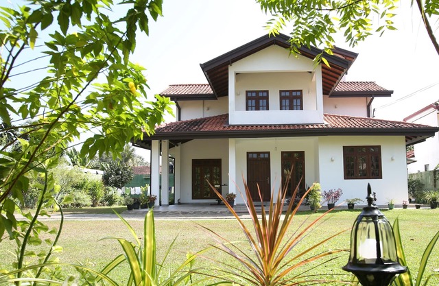 Negombo Villa près de la plage / aéroport - 10 personnes