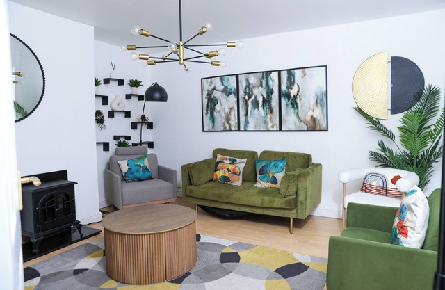 Elegant 3-Bed Home Near Manchester | Free Parking