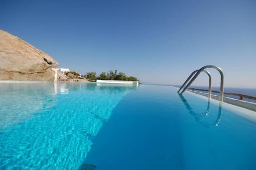 NERAMAR Ensuite Room & Swimming Pool