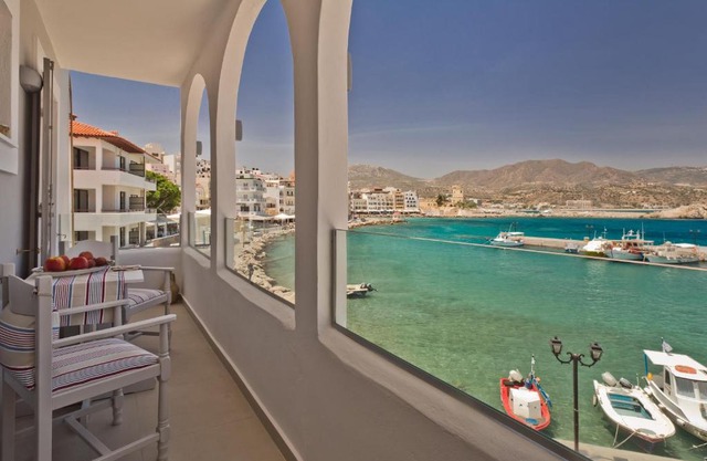 Nereus Luxurious Suites