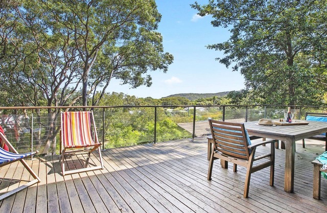 Nestled among the Trees with Beach Views, easy walk to Bouddi National Park