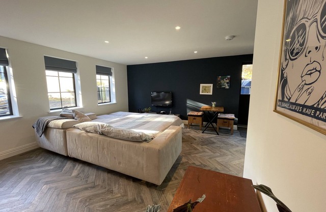 Nestled in a grand private estate, near woodlands, easy access London