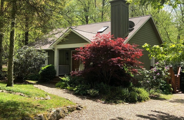 Nestledown - Peaceful Mountain Retreat!