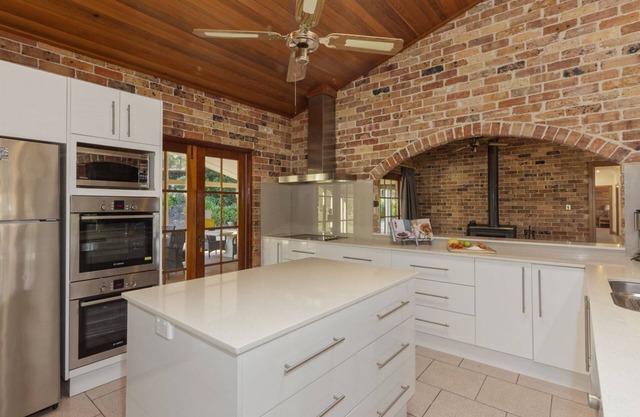 Netley Lodge for 11, Southern Highlands - 4pm check out Sundays