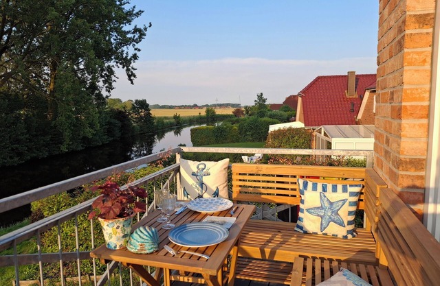 Neue 80qm Ferienwohnung für 4 Pers. + 2 Hunde mit Kamin, Balkon & Wasserblick