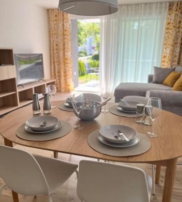 Neue Unterkunft mit Terrasse und TG-Stellplatz