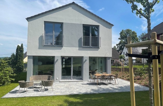 Neues, Modernes Ferienhaus Zugzuflucht 3 Schlafzimmer mit Terrasse und Garten