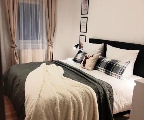 Neunkirchen Apartment - 2-Bedroom - Self Check-in - WiFi - Parkplatz