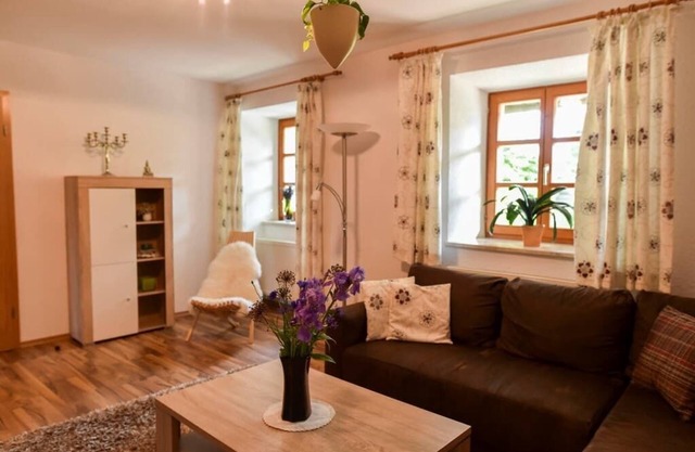 Appartement récemment rénové (70 m²) avec terrasse et 2 chambres