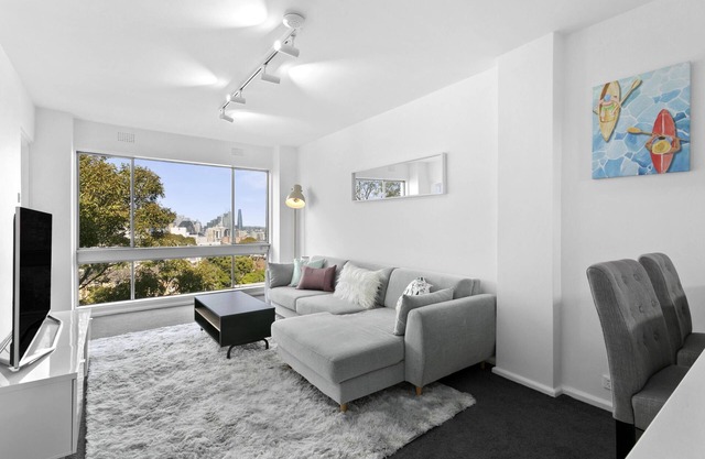 Cremorne- HARST - Harrison Street - Approx. $900-$1200 per/week Uninterrupted Harbour View Cremorne Wonderland