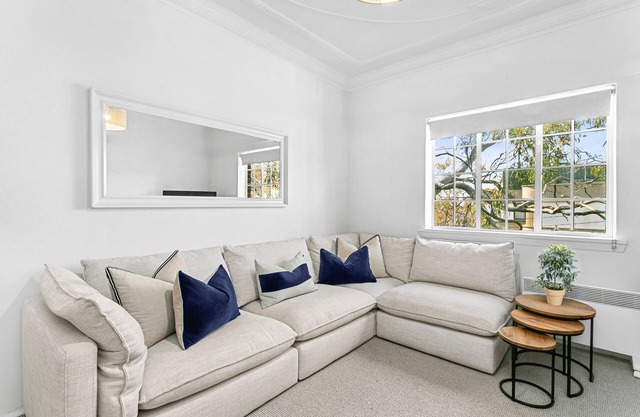 Cremorne- HARIS- Harrison St - Approx. $1300-$1600 per/week Modern Two Bedroom Apartment with Views
