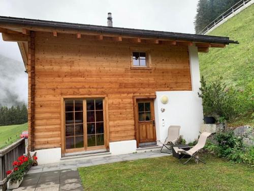 Neuwertiges 2 Zi Ferienchalet 55M2