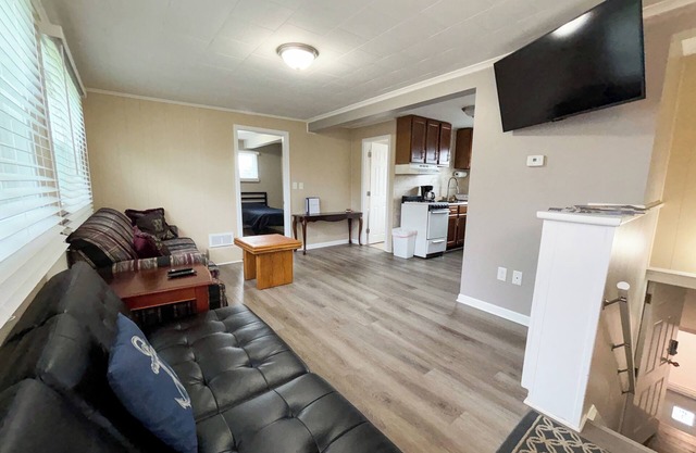 NEW- 1 Bed, 1 Bath, Sleeps, 4, Close To Boat Launch, Recently Renovated, Clean