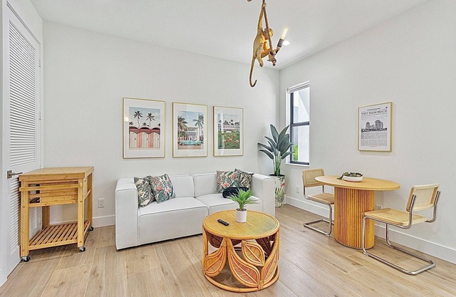 NEW 1BR/1.5BA Designer’s Palm Beach 2-Story Cottage