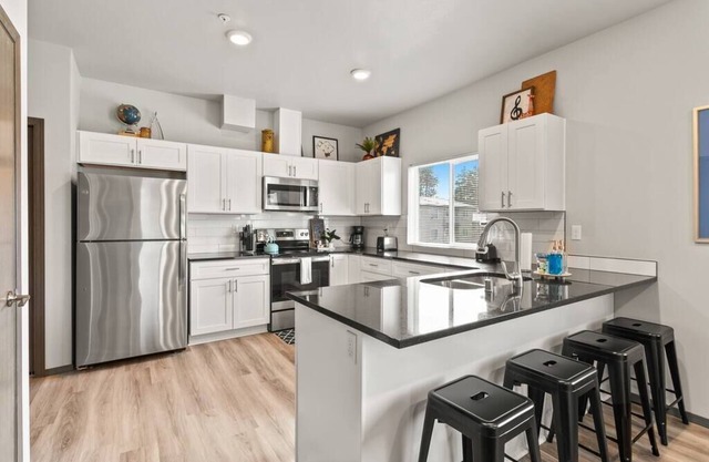 New 2 Bed 2 Bath Near Perry District and DT!