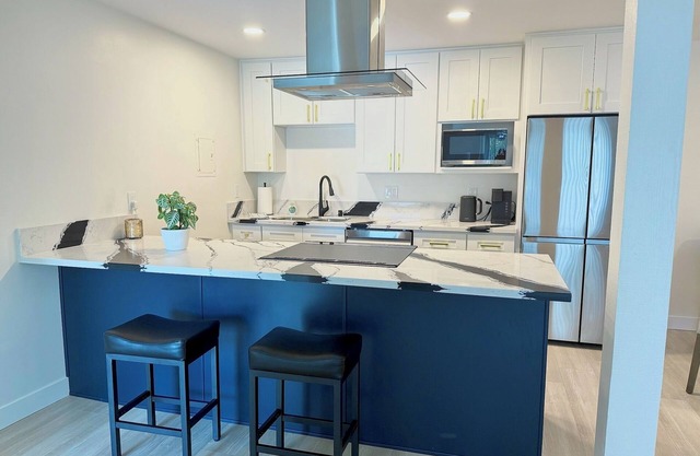 New 2-Bed Condo in a Prime Location With Free Parking