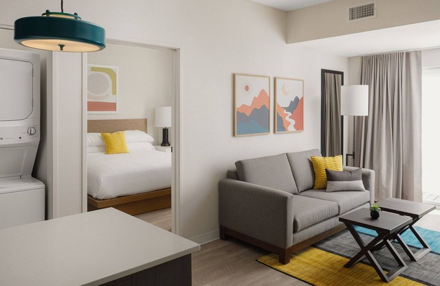 NEW 2 Bed Luxury Suite Pool Access