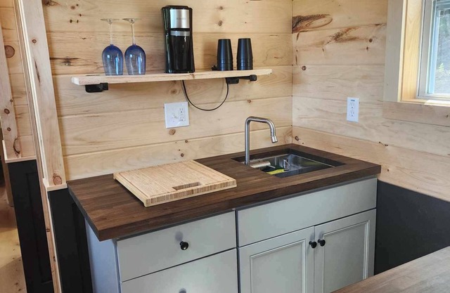 New 2 Bedroom Container cabin with direct trail access! Ride Errol