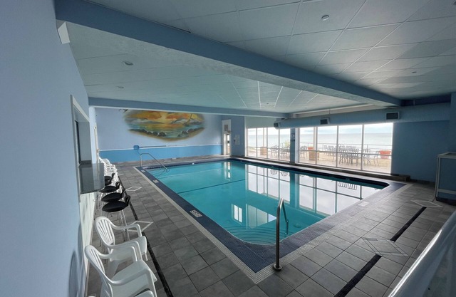 NEW 2-Bedroom Lakefront Condo with private beach/indoor pool-rent 3/4th free