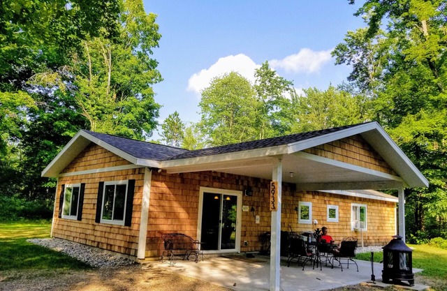 NOUVEAU chalet sur terrain privé et isolé de 10 acres boisés à 2 mi. de TORCH LAKE