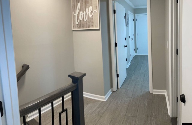 New 2023 Renovation condo/pool/on site parking/5 mins to beach/baby crib