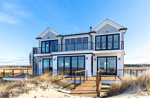 New 2024 Sunset Lookout - Gorgeous, Contemporary Waterfront Home in Eastham