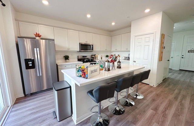 New 3 bd/2.5 ba single family