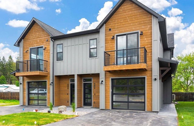 New 2 Bd 2Ba Condo in the heart of Lakeside MT