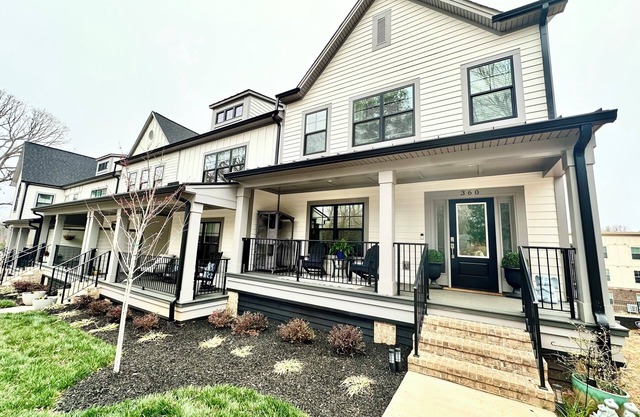 NEW 3 BDRM 3.5 Bath Townhome in Downtown Waxhaw, NC- 25 min to Uptown Charlotte