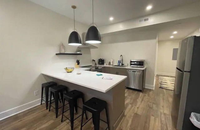 New 3 Bdrm unit w/ great location & ex. amenities