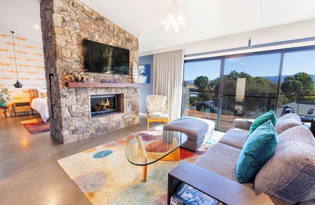 New 3 bedroom house with lake views and fire place