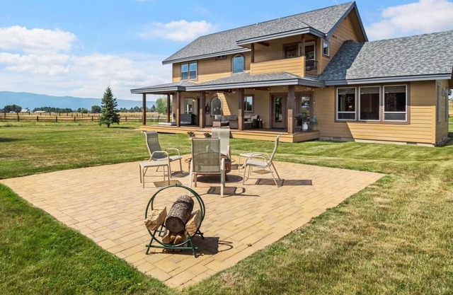 NEW! 360 Degrees of Mountain Views! One-of-a-kind & Perfect for Families of ANY Size! Fresh Air!