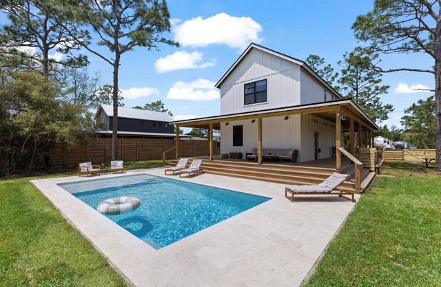 NEW 3B/2.5Ba Cottage with PRIVATE Saltwater Pool near 30A!