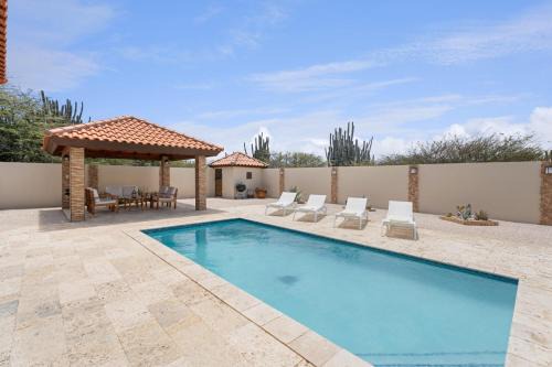NEW 3BR 2BA Private Villa with Spacious Garden