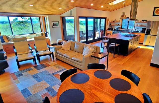NEW Sea Ranch Home 3 BR 3 Bath Ocean View 2-min walk to Bluff Close to Town
