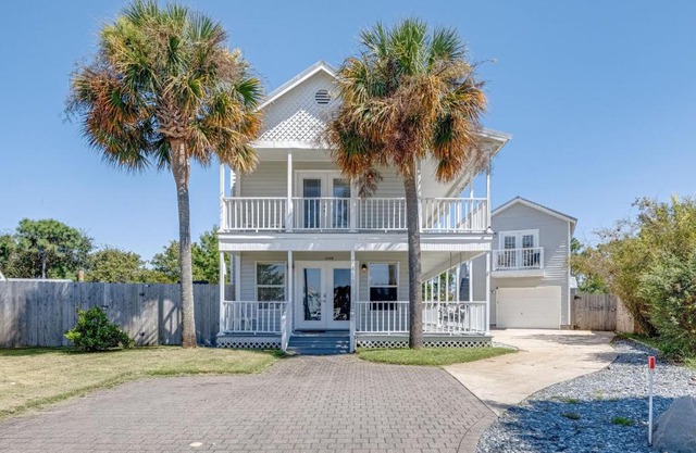 NEW 3BR House with Private Pool in Navarre