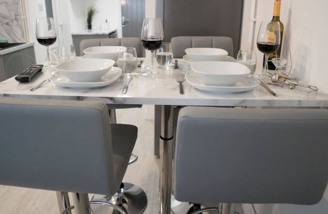 NEW 4 bed Carlton House Wi-fi Netflix