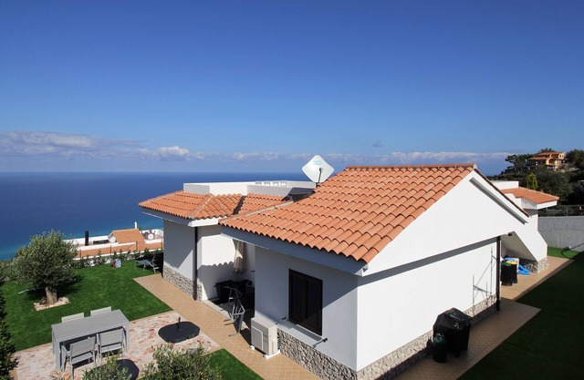 Villa neuve de 4 chambres à Zambrone - Vues panoramiques spectaculaires sur la mer à 180 degrés.