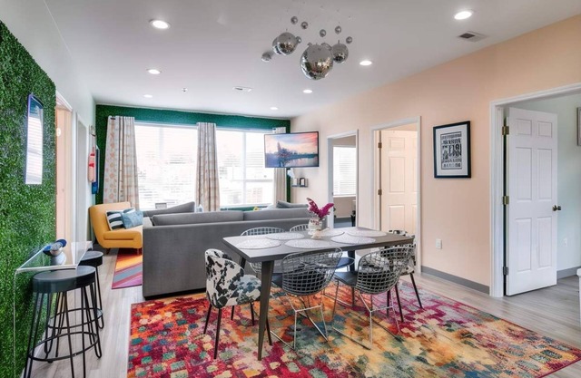 NEW 4 Bedroom Apt Near DT Walk to Restaurants