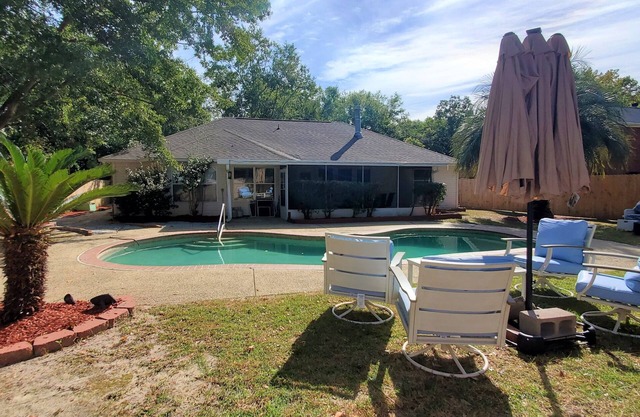 NEW 4 bedroom home with pool. Sleeps 9!