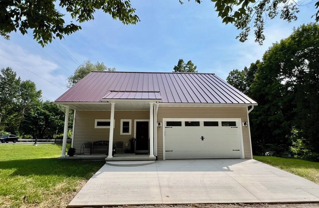 New 4-bedroom home in Egg Harbor, 2 min drive to beach