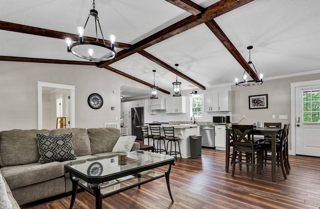 NEW! 4-bedroom home near OHV Park & Caverns with a spacious back yard