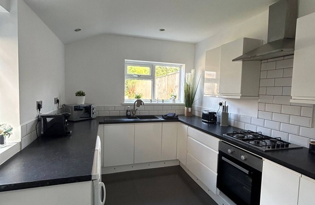 NEW 4 Double Bedrooms Large House