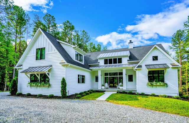 NEW 4BR Lake Anna with Pool, Beach, Patio, Hot Tub