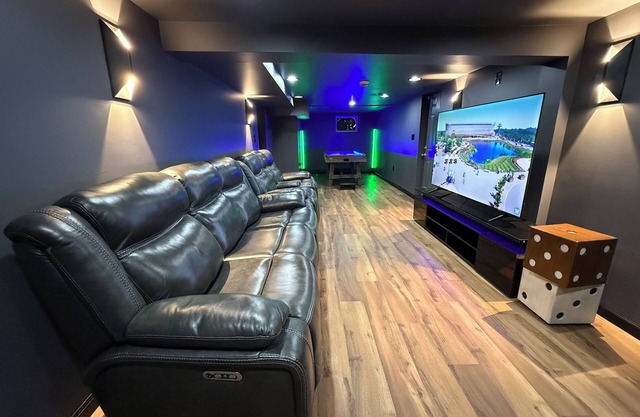NEW 5 Bed Home with Game Room, Theater Room, Fire Pit, ONLY 3 Mins from the ARK!