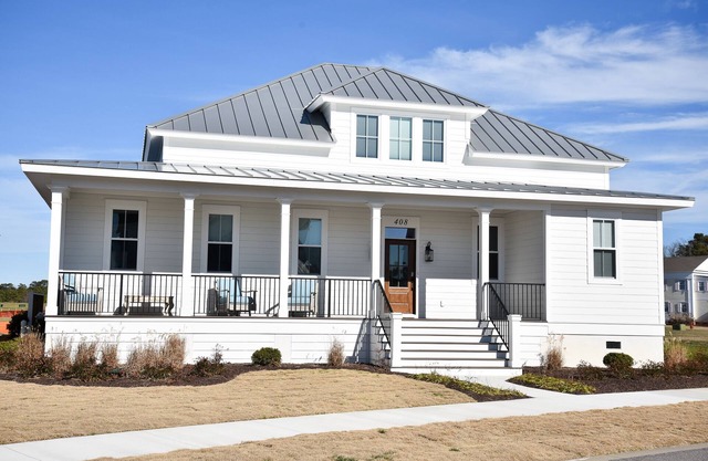 New 5 bedroom house in Bayside Village by the beach!