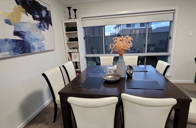 New 5 bedroom house in Rousehill Center - Train, Shopping centre