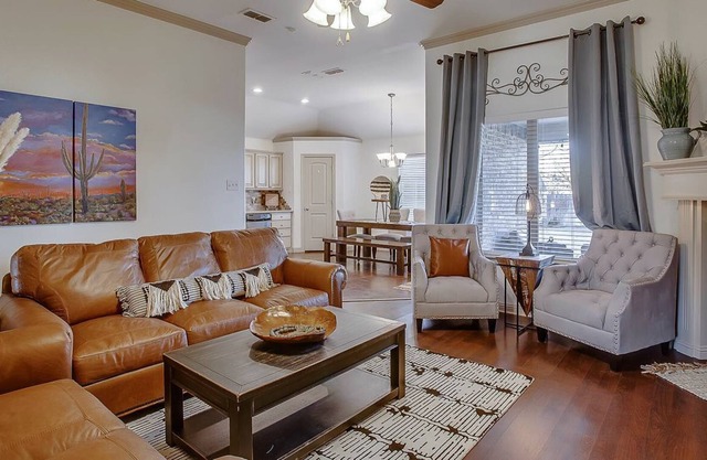 *NEW* Luxury Cozy Private Santa Fe Style w/ Jacuzzi Hot Tub