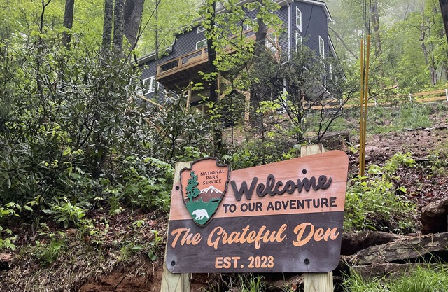 New 6-bedroom house in quiet Montreat with fitness , AC, WiFi “The Grateful Den”
